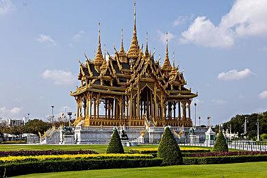 《友尽对决》迄今为止最大的免费更新上线，新增多张卡牌和皮肤